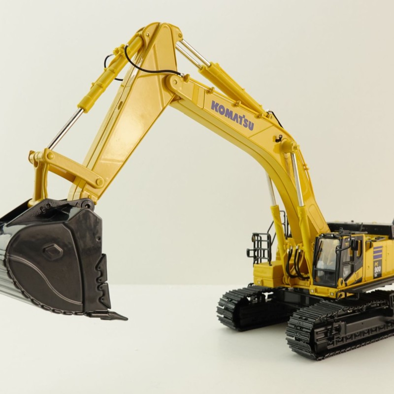 First Gear 50-3500 Large Komatsu PC900LC-11 Tracked Excavator Scale 1:50