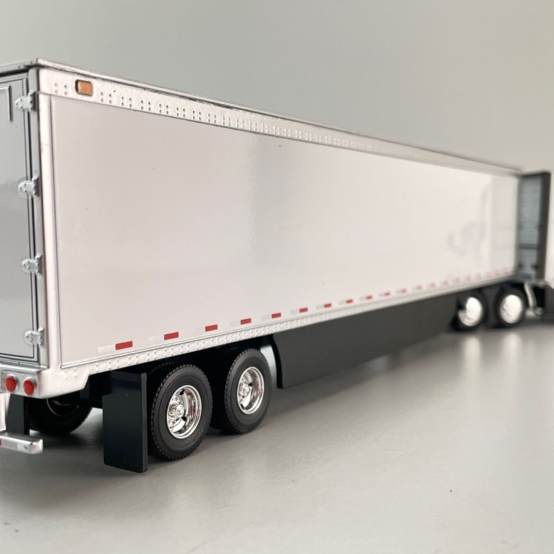 First Gear 50-3501 Volvo VNL 860 High-Roof Sleeper Truck with 53' Trailer with Skirts White 1:50 Scale