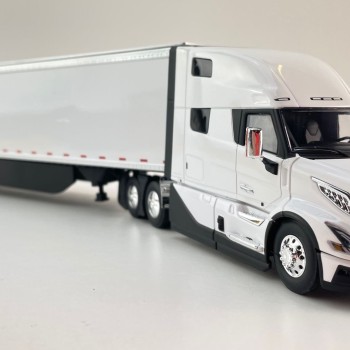 First Gear 50-3501 Volvo VNL 860 High-Roof Sleeper Truck with 53' Trailer with Skirts White 1:50 Scale