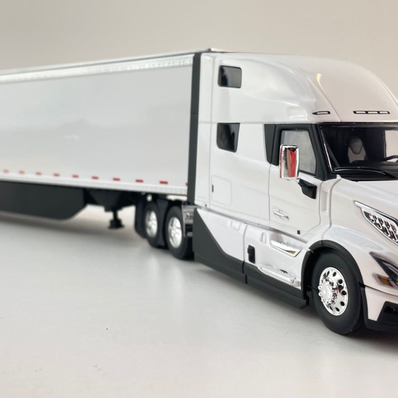 First Gear 50-3501 Volvo VNL 860 High-Roof Sleeper Truck with 53' Trailer with Skirts White 1:50 Scale