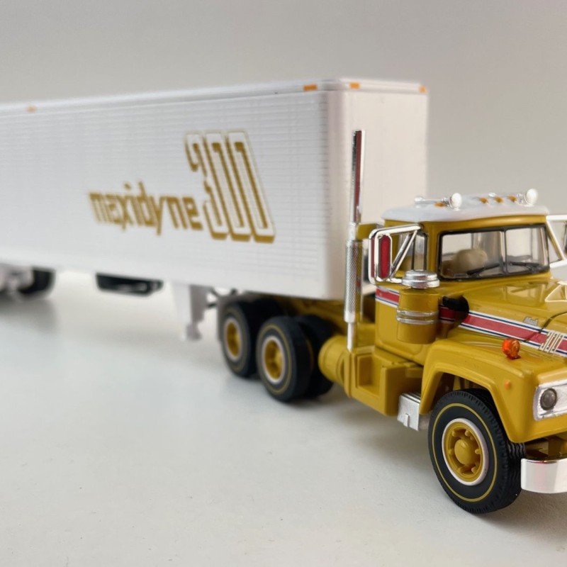First Gear 60-2022 Mack R-Model Day Cab Truck with Vintage Box Trailer 125 Years Mack Anniversary - Scale 1:64