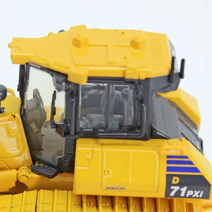 First Gear 50-3425 Komatsu D71PXi-24 Dozer with Drawbar Scale 1:50