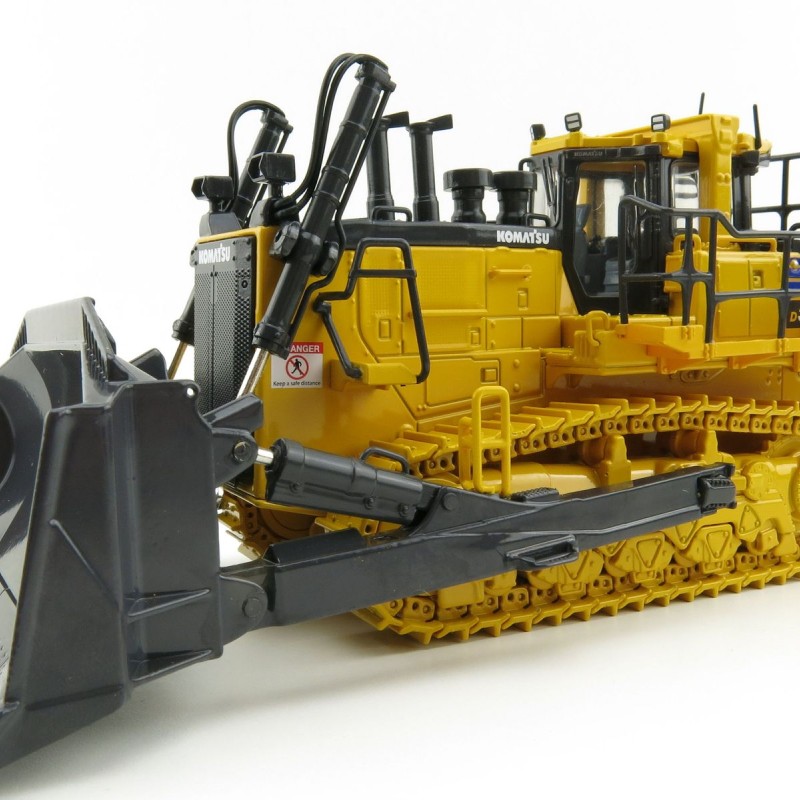 First Gear 50-3426 Komatsu D375A-8 Crawler Dozer with Ripper Scale 1:50 