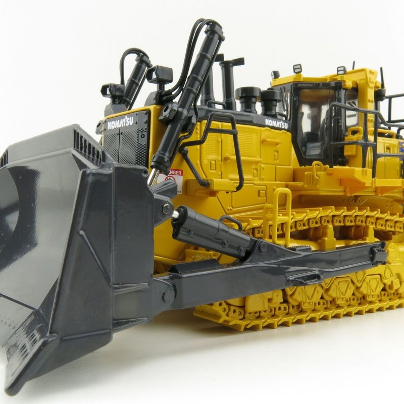 First Gear 50-3426 Komatsu D375A-8 Crawler Dozer with Ripper Scale 1:50 