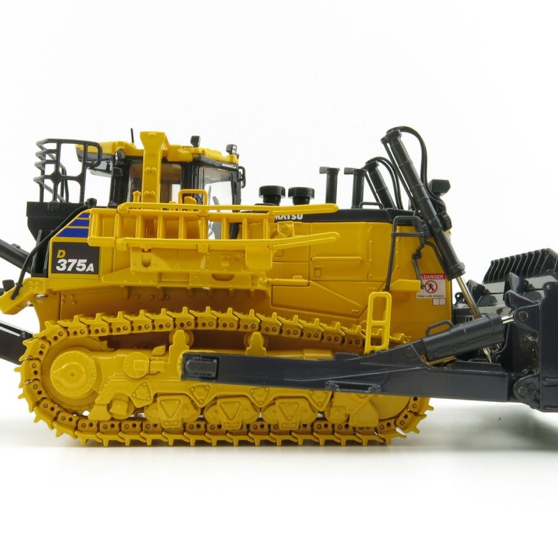 First Gear 50-3426 Komatsu D375A-8 Crawler Dozer with Ripper Scale 1:50 
