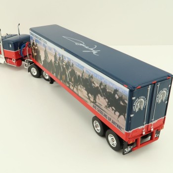 First Gear 60-1205 Kenworth W900A Sleeper 6x4 Truck with 40 FT Vintage Trailer - John Wayne: Courage - Scale 1:64
