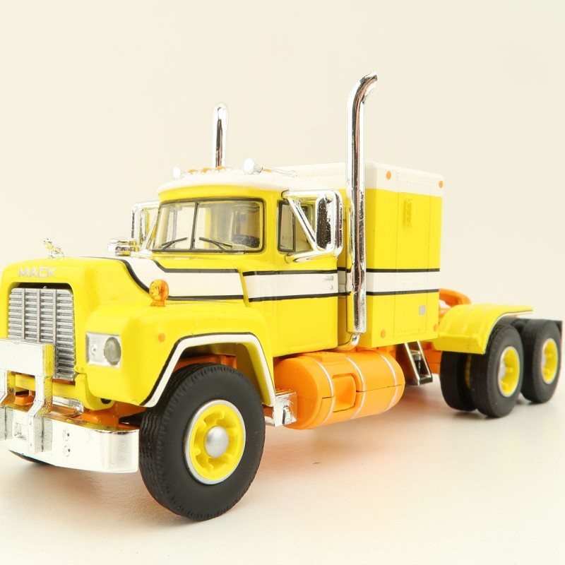 First Gear 60-1250 Mack R Model with Sleeper Bunk Truck Trio Set Red, Blue & Yellow  - Scale 1:64