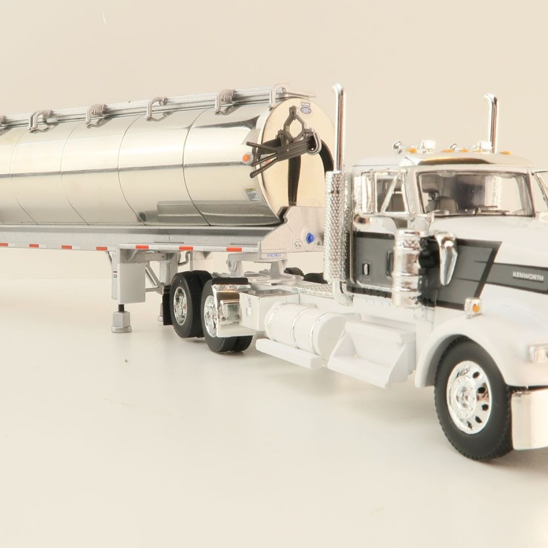 First Gear 60-1684 - Kenworth W900L 6x4 Truck & 3-axle Walinga Bulk Feed Tank Trailer - Scale 1:64
