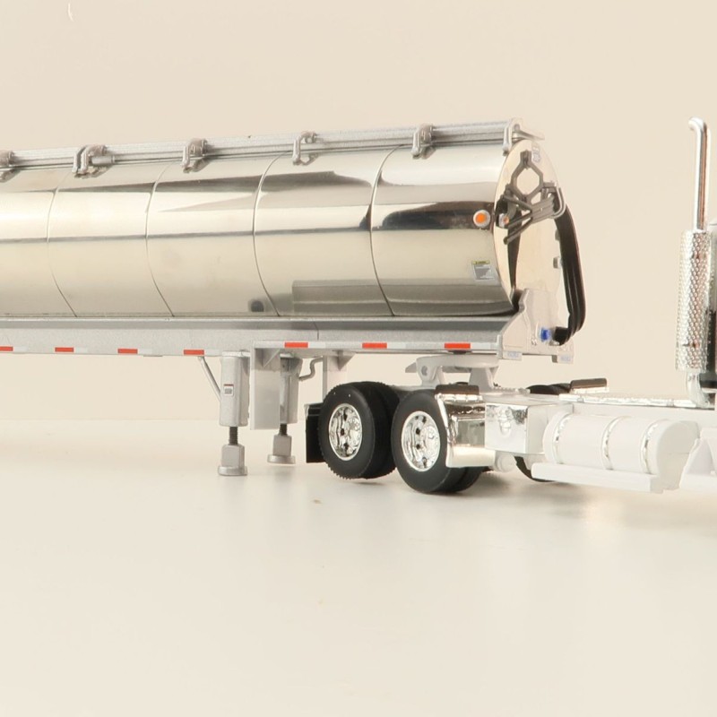 First Gear 60-1684 - Kenworth W900L 6x4 Truck & 3-axle Walinga Bulk Feed Tank Trailer - Scale 1:64