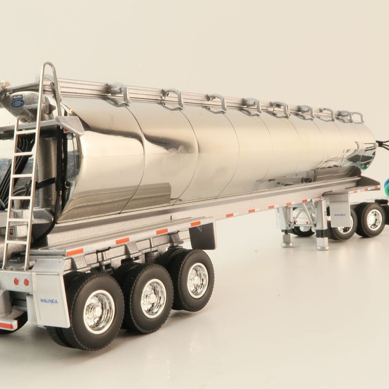 First Gear 60-1684 - Kenworth W900L 6x4 Truck & 3-axle Walinga Bulk Feed Tank Trailer - Scale 1:64