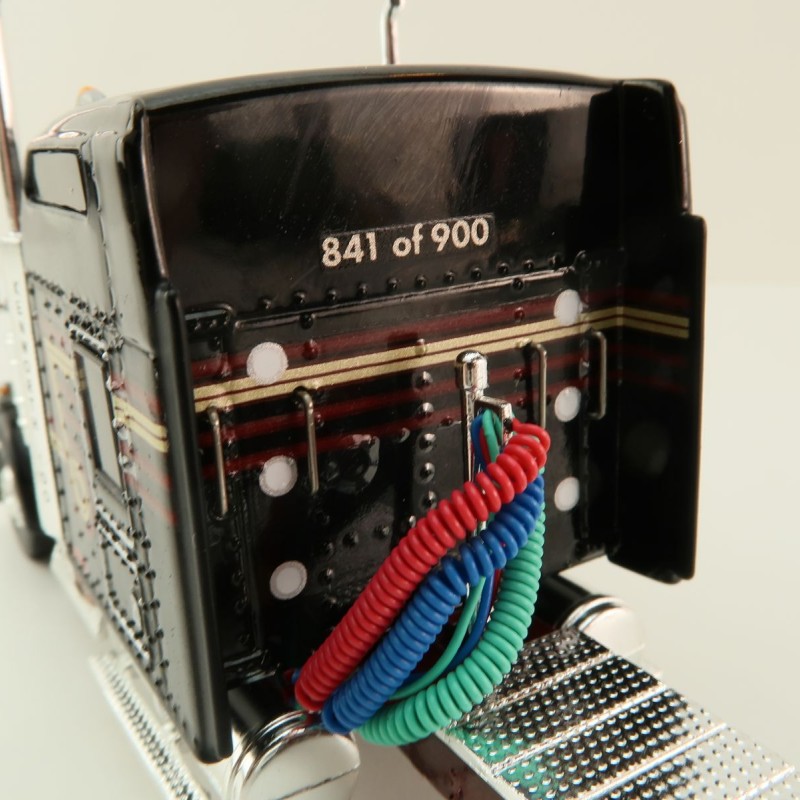 First Gear 68-1691 - Kenworth W900L Studio Sleeper & 53' Utility Trailer Kenworth 100th Anniversary - Scale 1:64