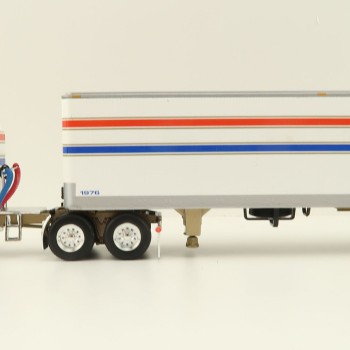 First Gear 69-1605 Kenworth W900A Truck and Trailer with Reefer - VIT200 Bicentennial - Scale 1:64