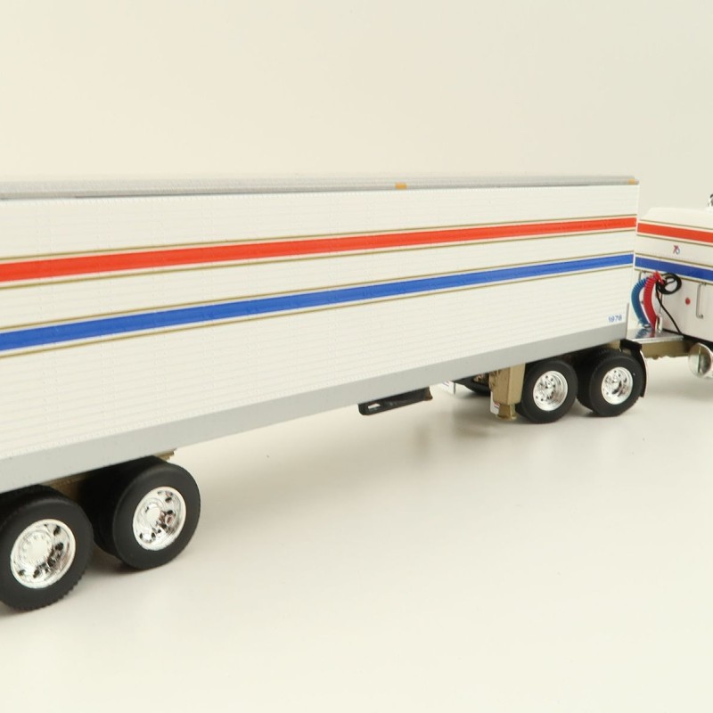 First Gear 69-1605 Kenworth W900A Truck and Trailer with Reefer - VIT200 Bicentennial - Scale 1:64