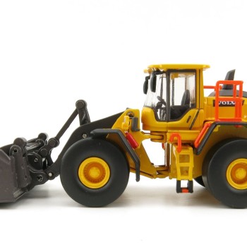 First Gear 80-0337 Volvo L180H Wheel Loader Waste Handler - Scale 1:87