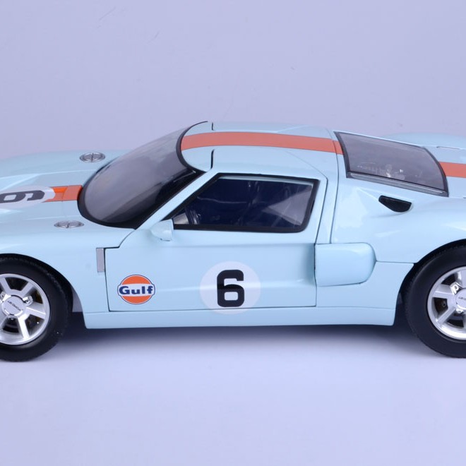 MotorMax 79639 Ford GT Concept Car Gulf Oil Livery Diecast - Scale 1:12