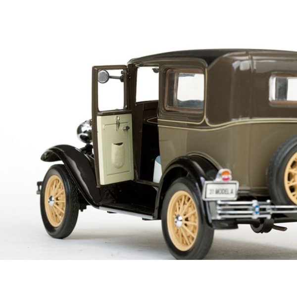 Sun Star 6100 - 1931 Ford Model A Tudor Chicle Drab - Scale 1:18