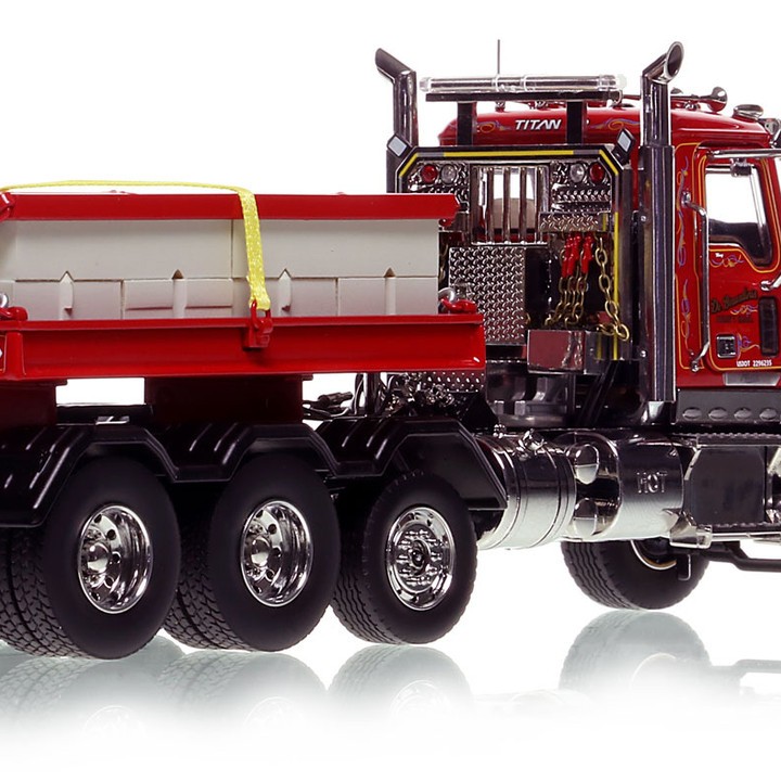 Heavy Haul Replicas HHR135A-1 - Heavy Haul 2017 Mack Titan 17 Tri-Axle Prime Mover DeBerardinis - Scale 1:50