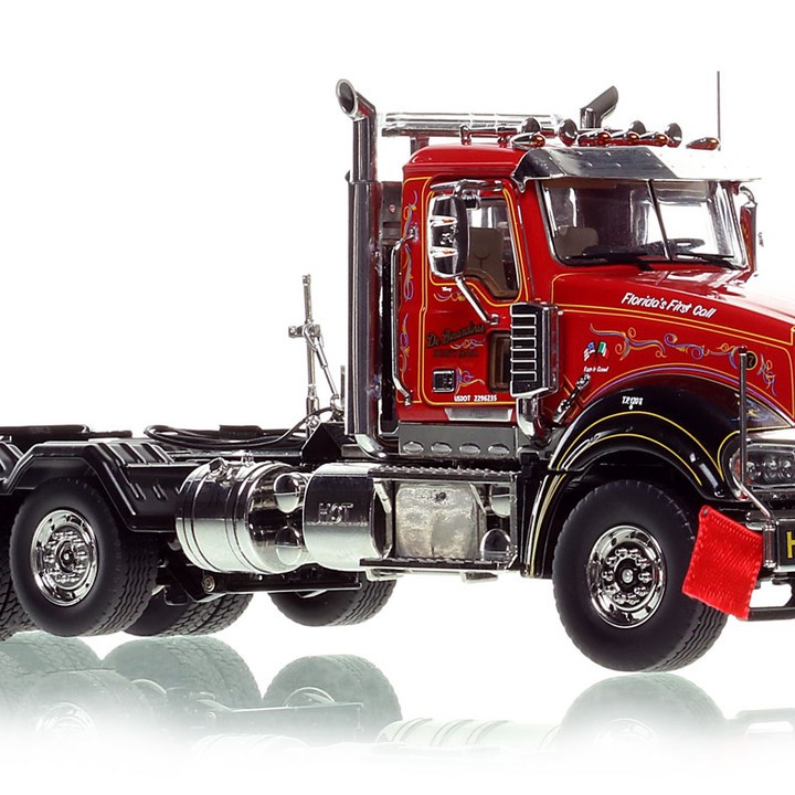 Heavy Haul Replicas HHR135A-1 - Heavy Haul 2017 Mack Titan 17 Tri-Axle Prime Mover DeBerardinis - Scale 1:50