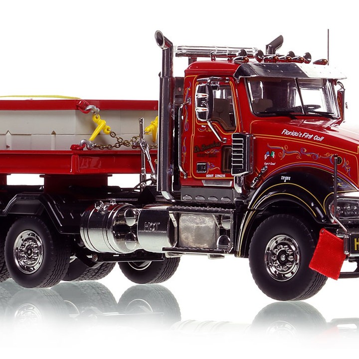Heavy Haul Replicas HHR135A-1 - Heavy Haul 2017 Mack Titan 17 Tri-Axle Prime Mover DeBerardinis - Scale 1:50