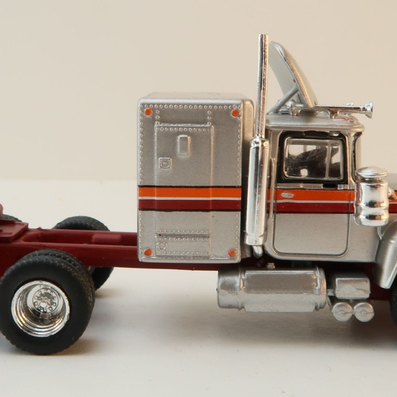 Brekina - Mack RS 700 6x4 Prime Mover Silver / Red - Scale 1:87