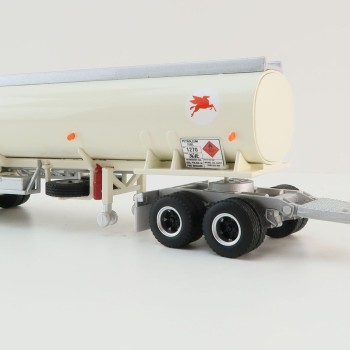 Highway Replicas 12972 Australian Tanker Road Train Trailer Mobil Oil - Scale 1:64