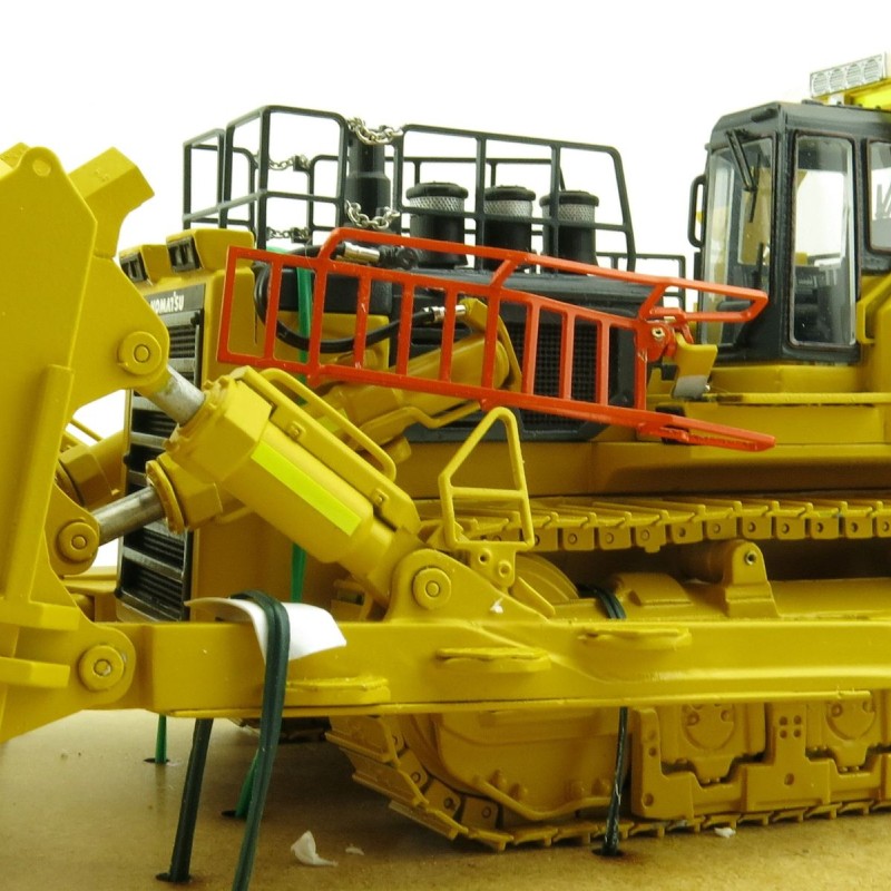 Himobo - Komatsu 575 Alcoa Dozer Scale 1:50