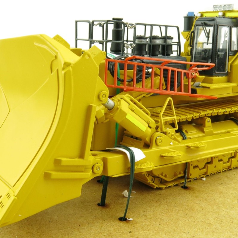 Himobo - Komatsu 575 Alcoa Dozer Scale 1:50