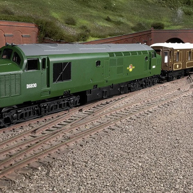 HORNBY R1290M Tri-ang Railways Remembered: RS9 'Intercity Express' Train Set OO GAUGE DCC READY