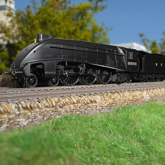 Hornby R30124 LNER W1 Class Hush Hush Streamlined 4-6-4 Steam Locomotive 10000  - Era 4