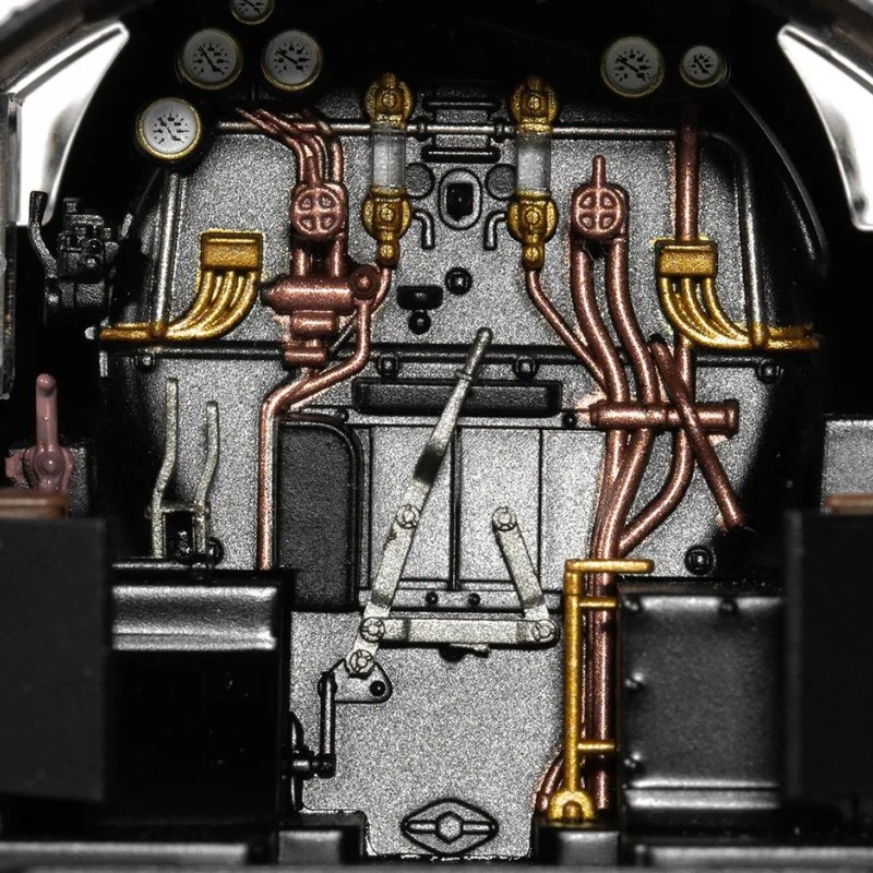 Hornby R30137 BR Class B17/5 4-6-0 Steam Locomotive 61670 City of London - Era 4