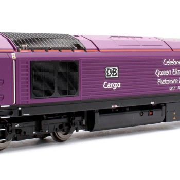 Hornby R30333 DB Cargo Class 67 Bo-Bo Diesel Locomotive 67007 Queens Jubilee - Era 11