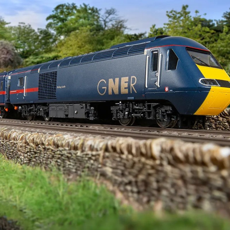 Hornby R30343 GNER Class 43 HST Diesel Power Cars Bo-Bo Train Pack - Era 9 DCC Ready OO Scale
