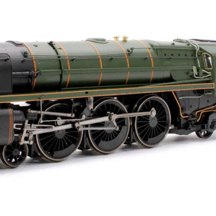 Hornby R30362 BR Early Britannia Class 4-6-2 70001 Lord Hurcomb Steam Locomotive - Era 4