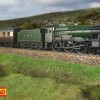 Hornby R30376 RailRoad GWR Class 1000 County of Merioneth Steam Loco with 2 Coaches Train Pack - Era 3