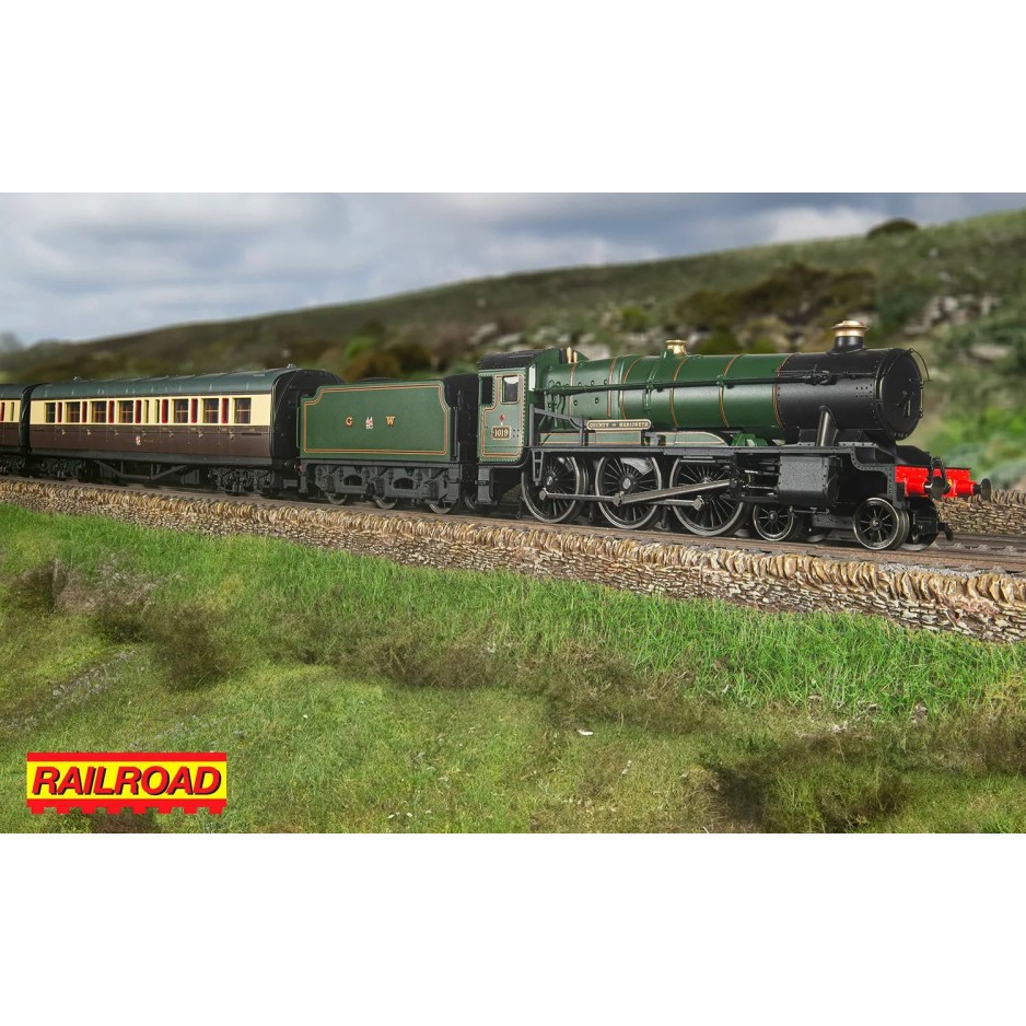 Hornby R30376 RailRoad GWR Class 1000 County of Merioneth Steam Loco with 2 Coaches Train Pack - Era 3