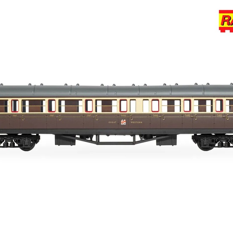 Hornby R30376 RailRoad GWR Class 1000 County of Merioneth Steam Loco with 2 Coaches Train Pack - Era 3