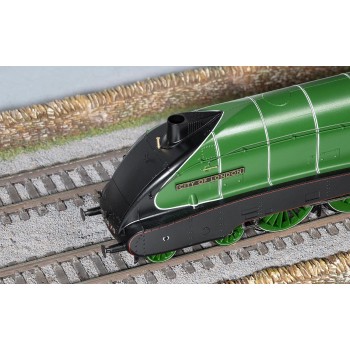 Hornby R30406 LNER Streamlined B17 2870 Steam Loco City Of London - Era 3