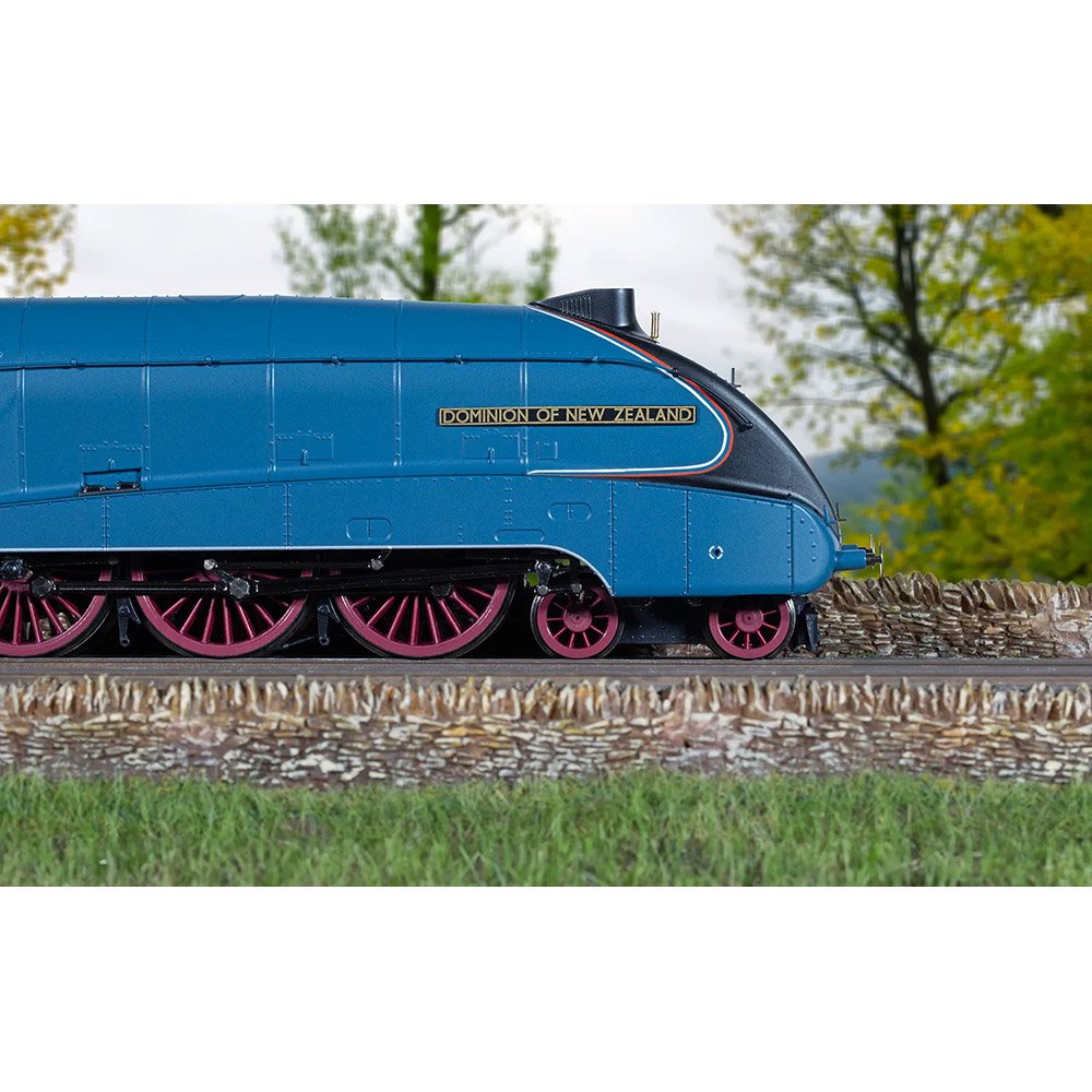 Hornby R30422 Dublo LNER Class A4 Dominion of New Zealand 4492 Steam Locomotive OO Gauge
