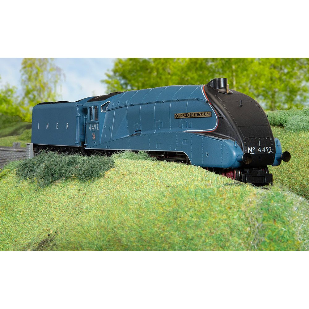 Hornby R30422 Dublo LNER Class A4 Dominion of New Zealand 4492 Steam Locomotive OO Gauge
