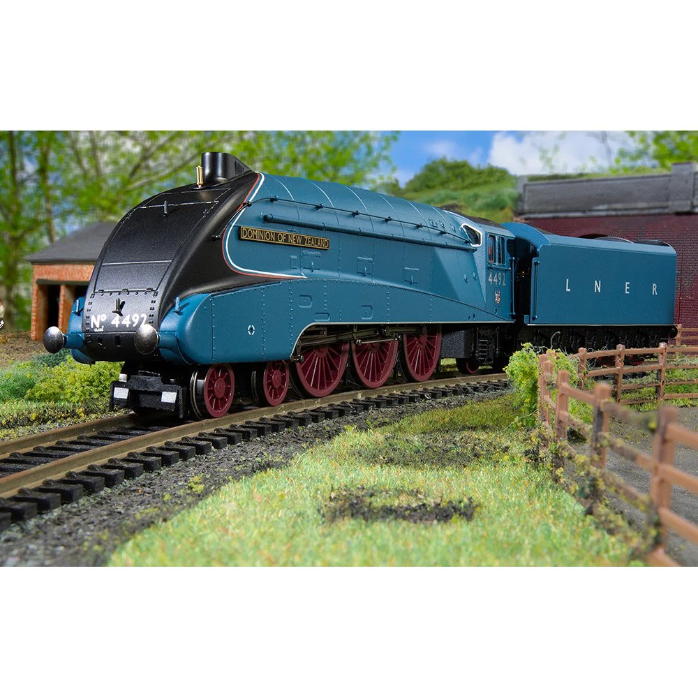 Hornby R30422 Dublo LNER Class A4 Dominion of New Zealand 4492 Steam Locomotive OO Gauge