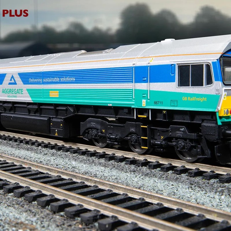 Hornby R30428 Railroad Plus Class 66 Aggregates Industries - 66711 Sence Diesel Locomotive - Era 11