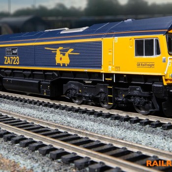 Hornby R30429 Railroad Plus Class 66 GBRf - Chinook 66723 Diesel Locomotive - Era 11