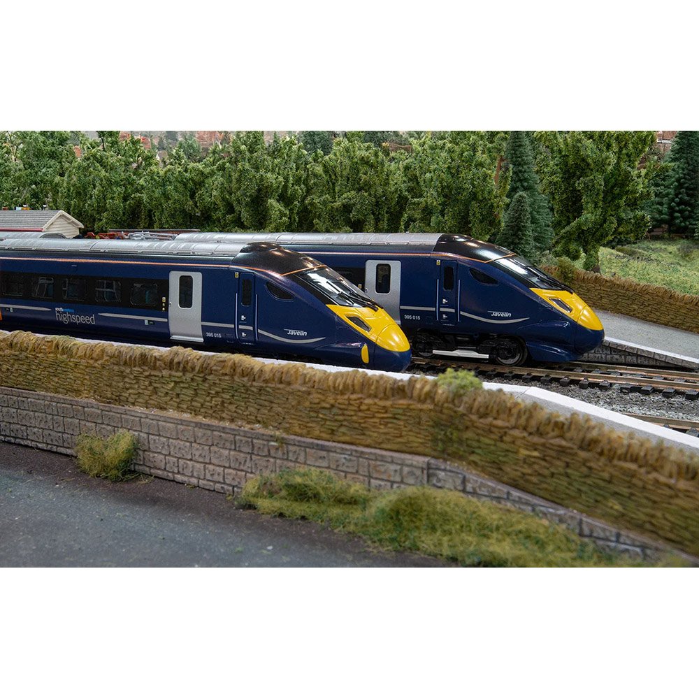 Hornby R30442 Southeastern - Class 395 - 395015 - 4 Car Train Pack (Railway 200) Limited Edition OO Scale - Era 11