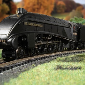 Hornby R30452 LNER Class A4 4-6-2 4466 Steam Loco Sir Ralph Wedgwood - VE Day 80th Anniversary - Era 3