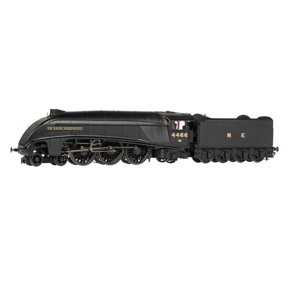 Hornby R30452 LNER Class A4 4-6-2 4466 Steam Loco Sir Ralph Wedgwood - VE Day 80th Anniversary - Era 3