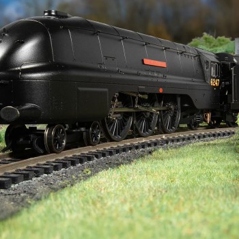 Hornby R30453 LMS - Streamlined Coronation Class 6247 Steam Loco Sir City of Liverpool - VE Day 80th Anniversary - Era 3