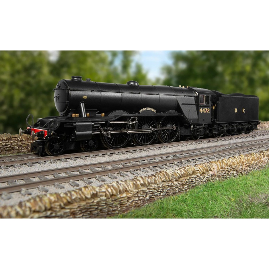 Hornby R30454 LNER Class A10 4472 Steam Loco Flying Scotsman - VE Day 80th Anniversary - Era 3