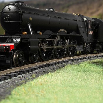 Hornby R30454 LNER Class A10 4472 Steam Loco Flying Scotsman - VE Day 80th Anniversary - Era 3