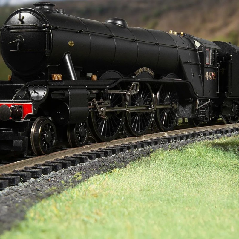 Hornby R30454 LNER Class A10 4472 Steam Loco Flying Scotsman - VE Day 80th Anniversary - Era 3
