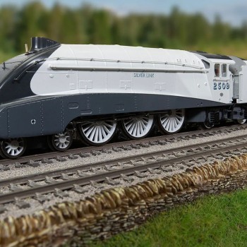 Hornby R30456 Dublo LNER Class A4 4-6-2 2509 Steam Loco Silver Link - Silver Jubilee Collection - Era 4